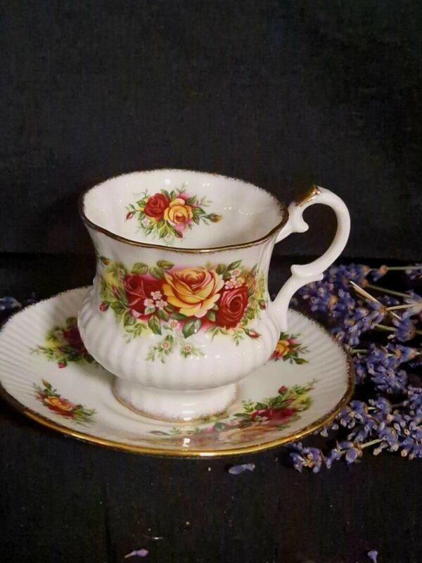 20251028_145737 Kop en schotel Elizabethan English Garden - Afbeelding 1