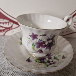 Royal Albert Paarse bloem