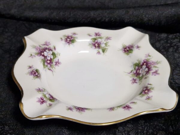 Afbeelding van WhatsApp op 2024-05-30 om 12.41.29_6734d62f Royal Albert Sweet Violets asbakje - Afbeelding 1