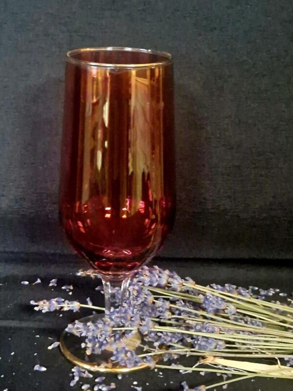 20251029_112232 Rood bierglas met gouden rand - Afbeelding 1