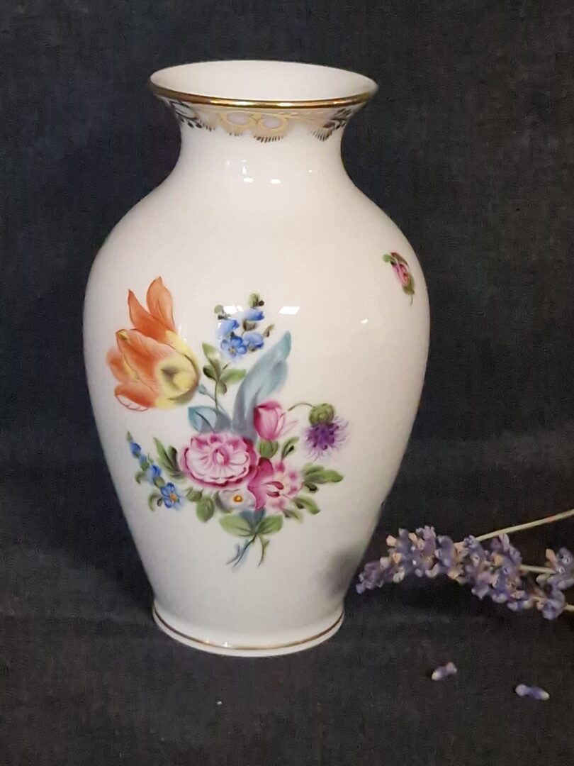 20251030_135149 Herend vaasje - Afbeelding 1