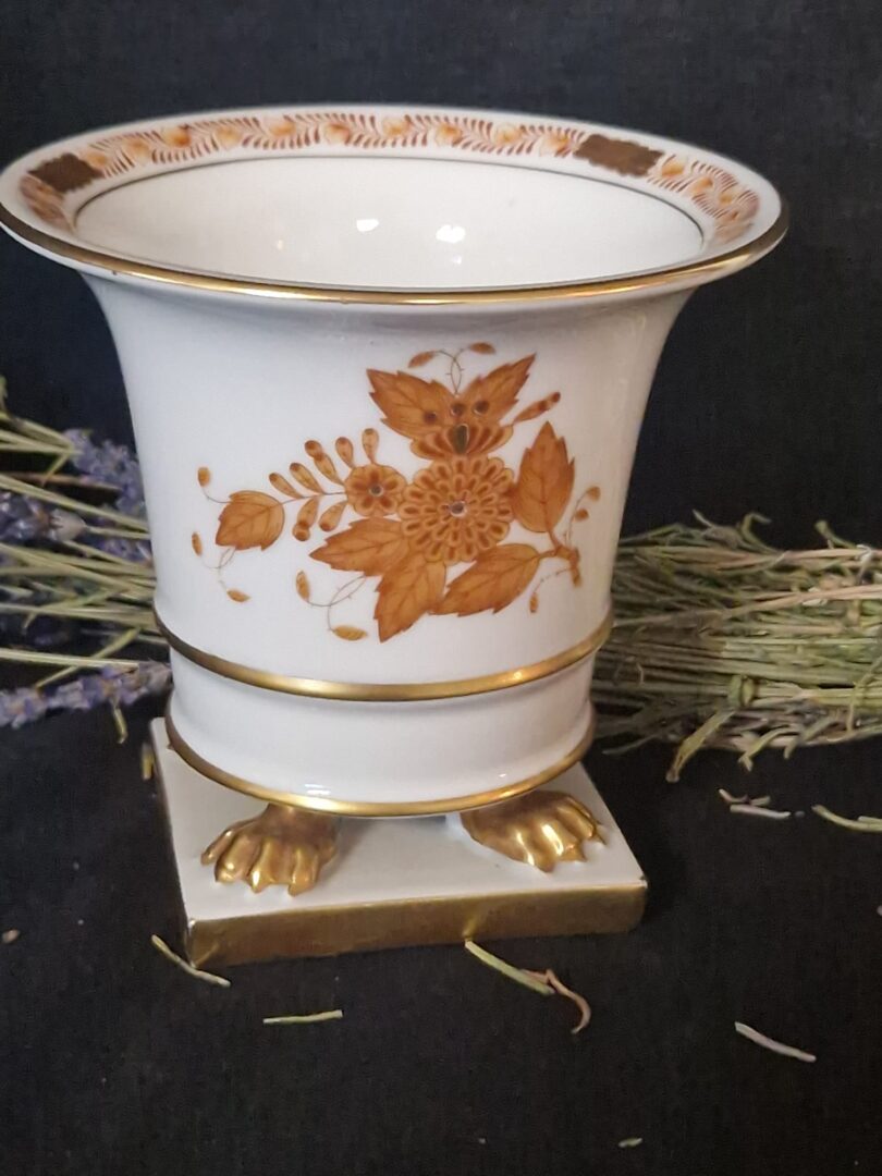 Afbeelding van WhatsApp op 2025-10-30 om 15.52.00_bc5b11c6 Herend  Cachetpot - Afbeelding 1