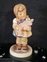 Hummel Pigtail meisje