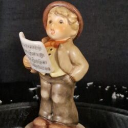 Hummel jongen Hitting the high note