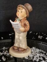 Hummel Lamplight Caroler