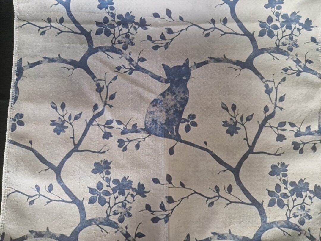 20260203_121236 Kat in boom gastendoekje - Afbeelding 1