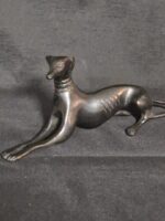 Bronzen Windhond liggend