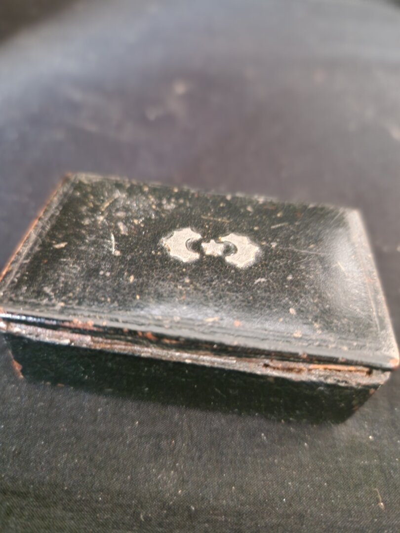 20260315_141204 Rozenkransdoosje zwart - Afbeelding 1