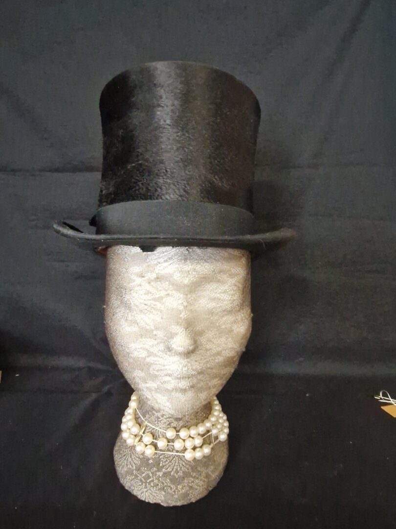 20260330_125140 Hoge hoed, Desfrançois - Afbeelding 1